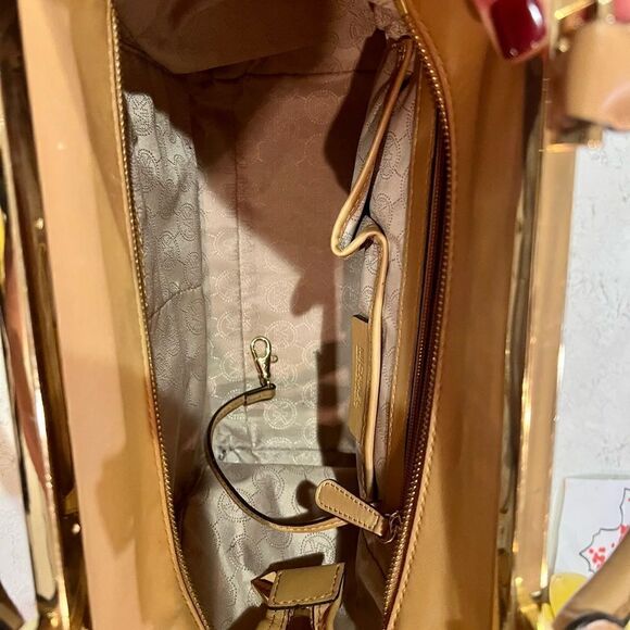 Michael Kors Chevron Quilted Tote Bag - Picture 4 of 8